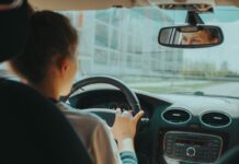 Seguro auto chega ao menor nível da série histórica; moto também cai, mas segue mais volátil