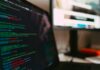 Quando chatbots saem do roteiro: o setor de seguros enfrenta seu novo risco mais estranho
