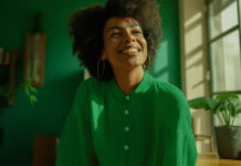 Seguro automotivo: perfil feminino apresenta queda média de 5%, enquanto o perfil masculino registra alta de 4% em setembro