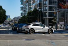 Intervenção remota em carros autônomos cria riscos de seguros