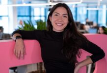 Com IA proprietária, Pier ultrapassa 200 mil clientes e projeta crescimento de 50% no seguro automóvel Camila Kataguiri, CEO da Pier Seguradora, sorri ao lado das letras rosa da marca no escritório da empresa